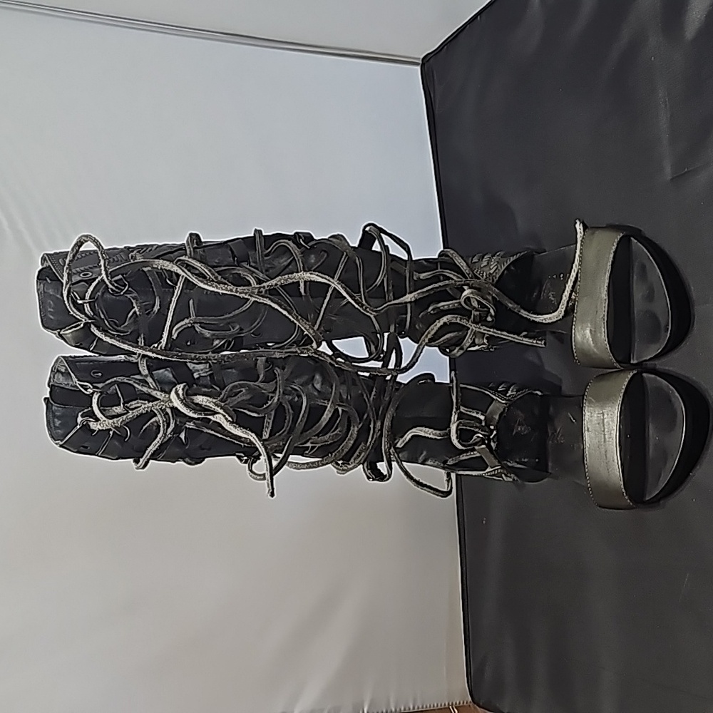 Stylish Gray Gladiator Sandals - image 7